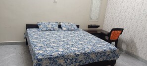 Laptop workspace, free WiFi, bed sheets