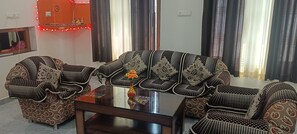 Lobby sitting area - Hariom Home Stay By GRB (Faizabad)