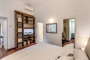 3 camere, una cassaforte in camera, una scrivania, ferro/asse da stiro