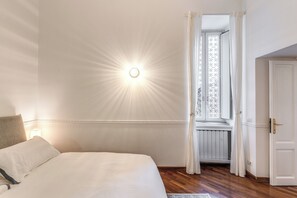 3 bedrooms, in-room safe, desk, iron/ironing board