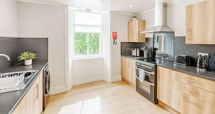 Spacious City Apartment - Dunfermline