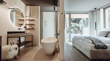 5 Schlafzimmer, Schreibtisch, Bügeleisen/Bügelbrett, Reisekinderbett