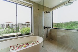 Luxury Villa, Ocean View | Bathroom | Free toiletries, hair dryer, bathrobes, towels