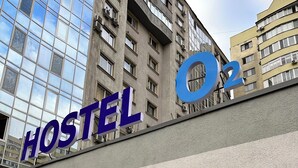 A building with a sign that reads "HOSTEL O2".