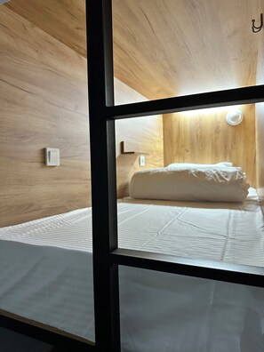 Eenvoudige slaapzaal, gemengd, niet-roken | Capsule