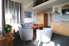 TV, stereo - Apartment with balcony and Bodden view directly at the harbor of Wustrow (Ostseebad Wustrow)