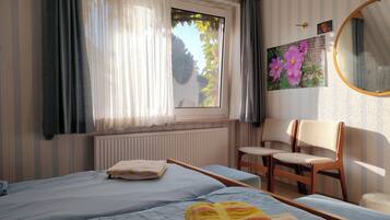 Deluxe Double or Twin Room | Individually decorated, individually furnished, desk, laptop workspace