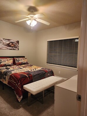 2 habitaciones, tabla de planchar con plancha, wifi y ropa de cama