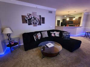 Smart TV, videojuegos, reproductor de DVD y libros