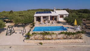 A house with a swimming pool, solar panels, and outdoor seating. - Holiday Home Stomorica (Sutivan)
