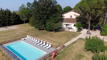 6 bedrooms