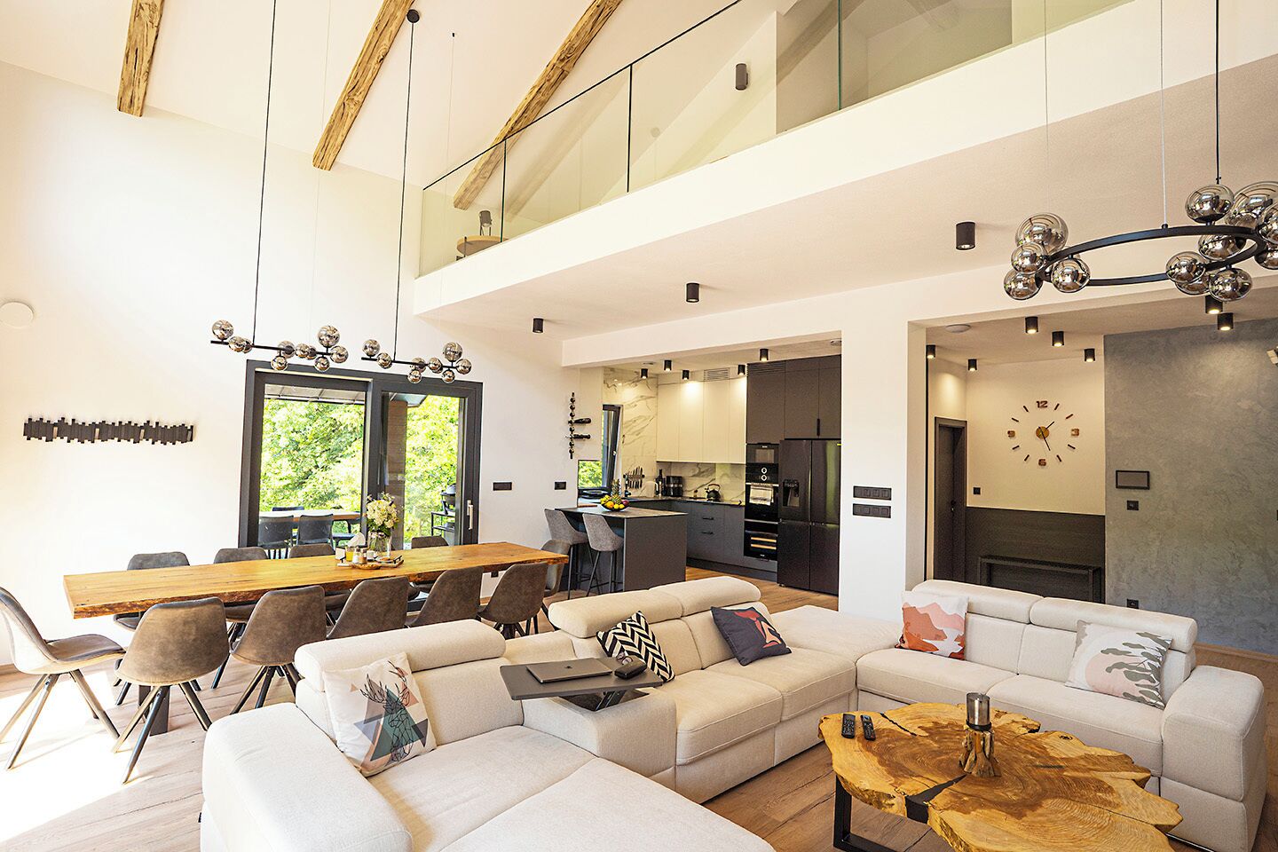 Smart-tv och eldstad