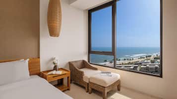 Apartment, 2 Bedrooms, Sea View | In-room safe, individually furnished, desk, blackout drapes