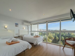 2 chambres, fer et planche à repasser, Wi-Fi gratuit, draps fournis