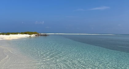 5 bedroom hotel on Kendhoo Island, with AC, Wi-Fi, and peaceful surroundings.