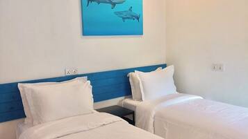 5 bedrooms, iron/ironing board, WiFi, bed sheets