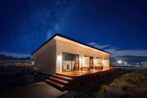 Unclassified image, 2 of 5, button - Alpine Studio Coulson (Lake Tekapo)