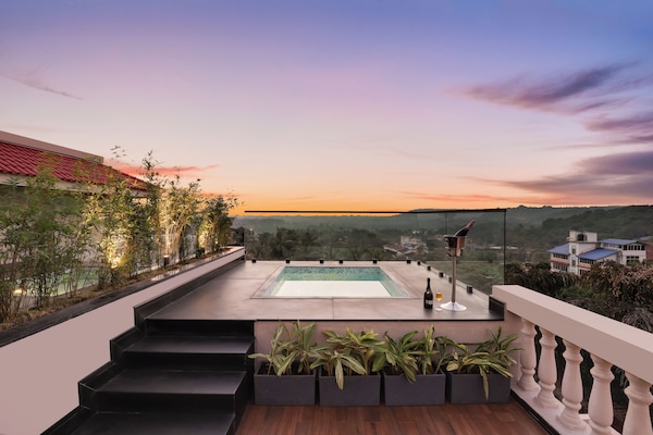 Club Room with Balcony,Bathtub and Private Plunge Pool | Private pool