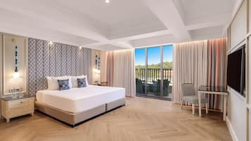 Premium Room, 1 Queen Bed, Balcony | Premium bedding, memory foam beds, minibar, in-room safe