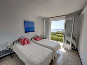 4 chambres, fer et planche à repasser, Wi-Fi gratuit