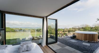 Dyffryn Ceri - luxury converted shipping container