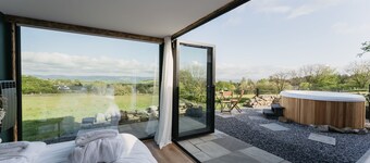 Dyffryn Ceri - luxury converted shipping container
