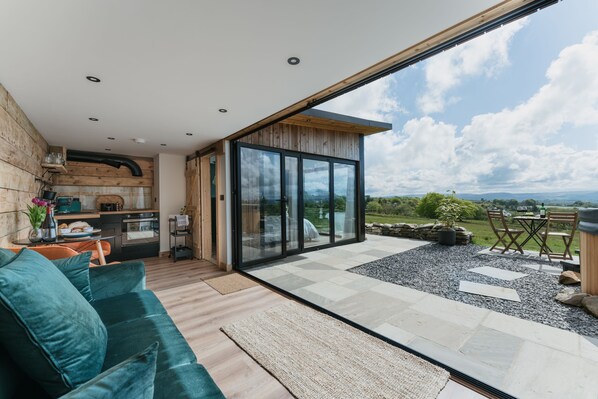 Interior - Dyffryn Ceri - luxury converted shipping container (Penuwch)