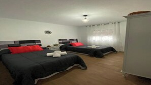 3 bedrooms, iron/ironing board, free WiFi, bed sheets