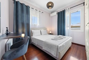 2 bedrooms, iron/ironing board, WiFi, bed sheets - Charming 2-bedroom apartment in welcoming Lefkada town with WiFi, AC (ΛΕΥΚΑΔΑ)