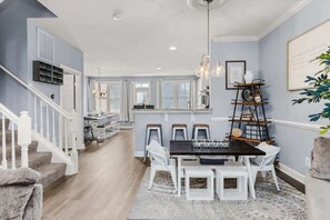 Dining - Bay Beaches at Sunset Island (Ocean City)