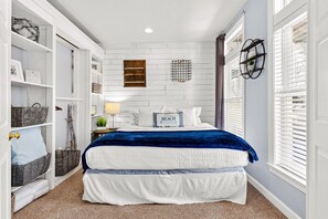 5 bedrooms, WiFi, bed sheets