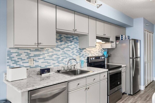 電子レンジ、オーブン、コンロ、食器洗い機