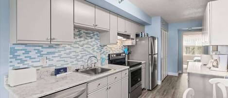 Mikroaaltouuni, uuni, liesi, astianpesukone