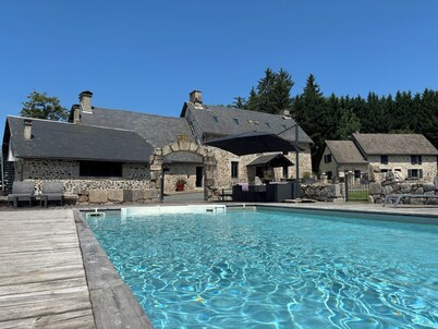 Domaine des Annouillards with swimming pool and ponds!