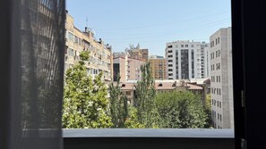Design-Apartment, 2 Schlafzimmer, Balkon, Blick auf den Innenhof | Ausblick vom Zimmer