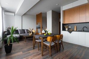 Superior-Apartment, Nichtraucher, Küche | Eigene Küche | Kühlschrank, Mikrowelle, Herdplatte, Wasserkocher