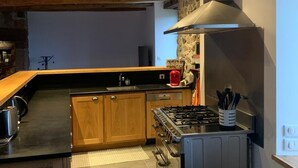 Kaffetrakter/tekoker, kjøleskap, mikrobølgeovn og ovn