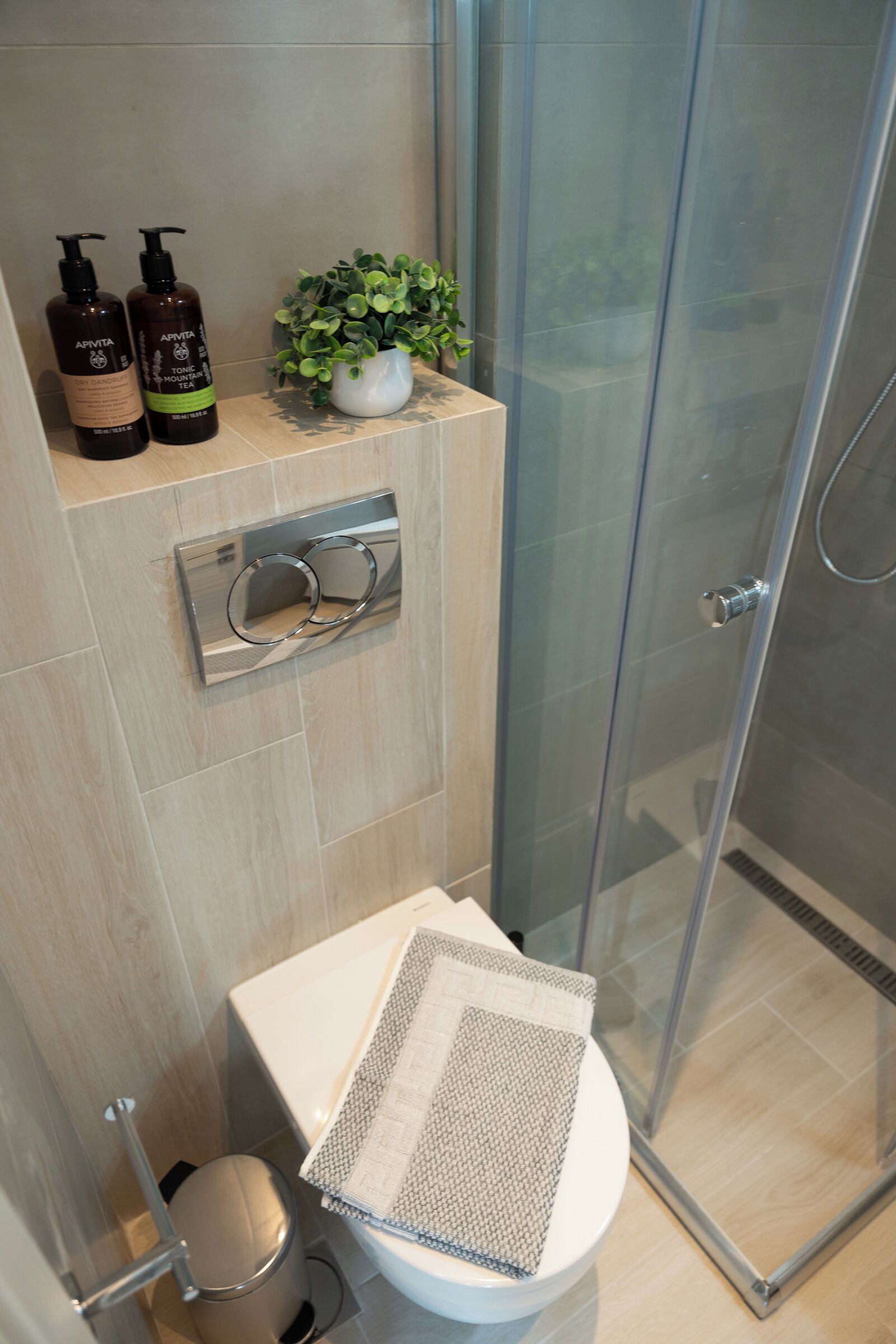 Hårtork, handdukar, tvål och toalettpapper