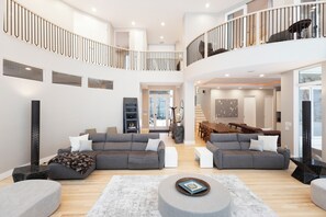 المنشأة من الداخل