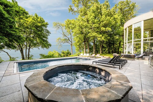 Lakefront Luxury, Private Beach & Pool, Tennis