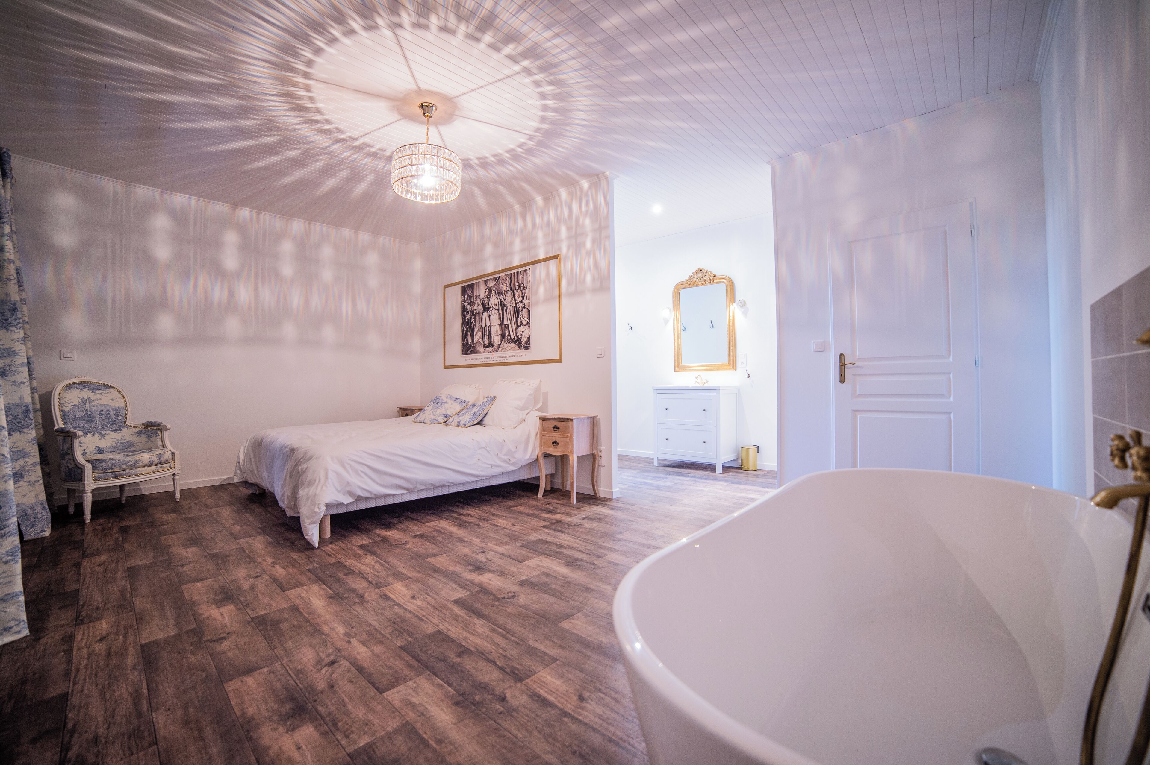 8 bedrooms, iron/ironing board, WiFi, bed sheets