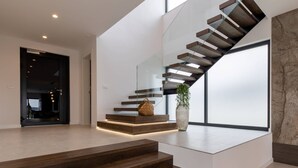 別墅 (Five Bedroom Villa with Pool) | 樓梯