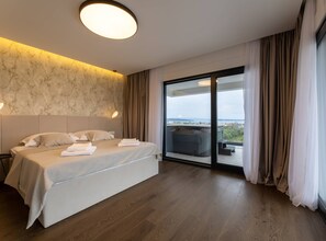 Villa (Five Bedroom Villa with Pool)