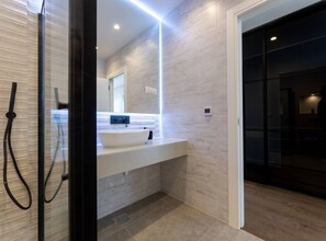 Villa (Five Bedroom Villa with Pool) | Bathroom | Shower, towels