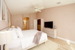 3 soverom, strykejern/-brett, reiseseng for barn og wi-fi (inkludert)