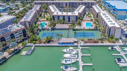 Stylish and Trendy One Bedroom Condo at Waterfront Resort on Marco Island.