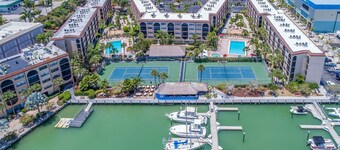 Stylish and Trendy One Bedroom Condo at Waterfront Resort on Marco Island.