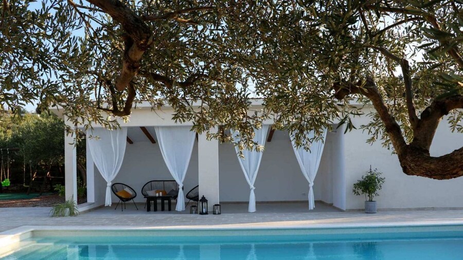 Secluded Oasis With Pool, Outdoor Kitchen, & Landscaped Terraces