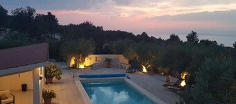 Secluded Oasis With Pool, Outdoor Kitchen, & Landscaped Terraces