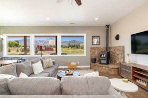 TV, fireplace, offices